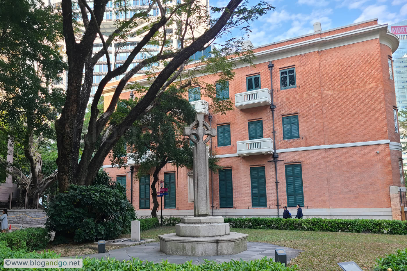 Bowen Road to Central - Former French Mission Building